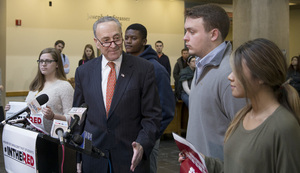 Democrats in the United States Senate have elected New York Sen. Chuck Schumer as Senate minority leader.